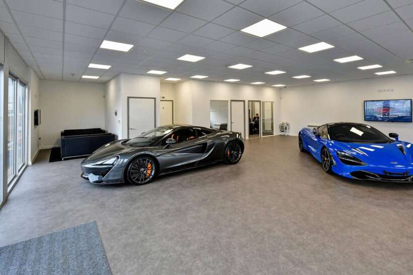 Neptunus-Flexolution-Showroom-McLaren-Hatfield-Temporary-showroom