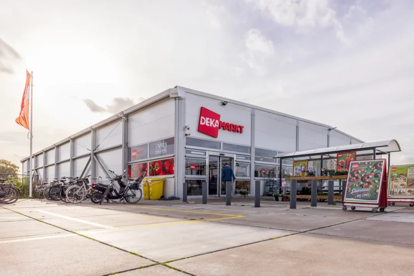 Dekamarkt temporary supermarket building by Neptunus