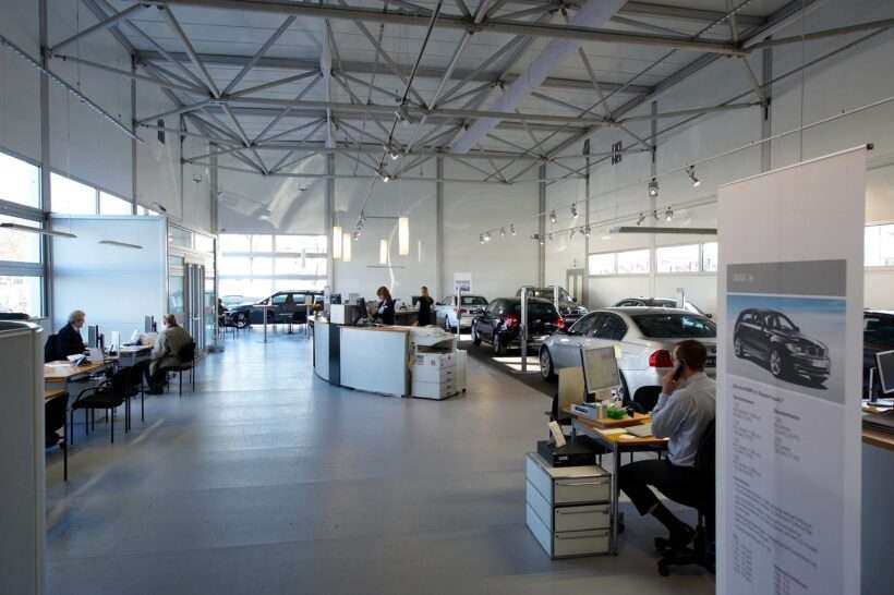 Neptunus Evolution BMW Autohaus Hamburg showroom