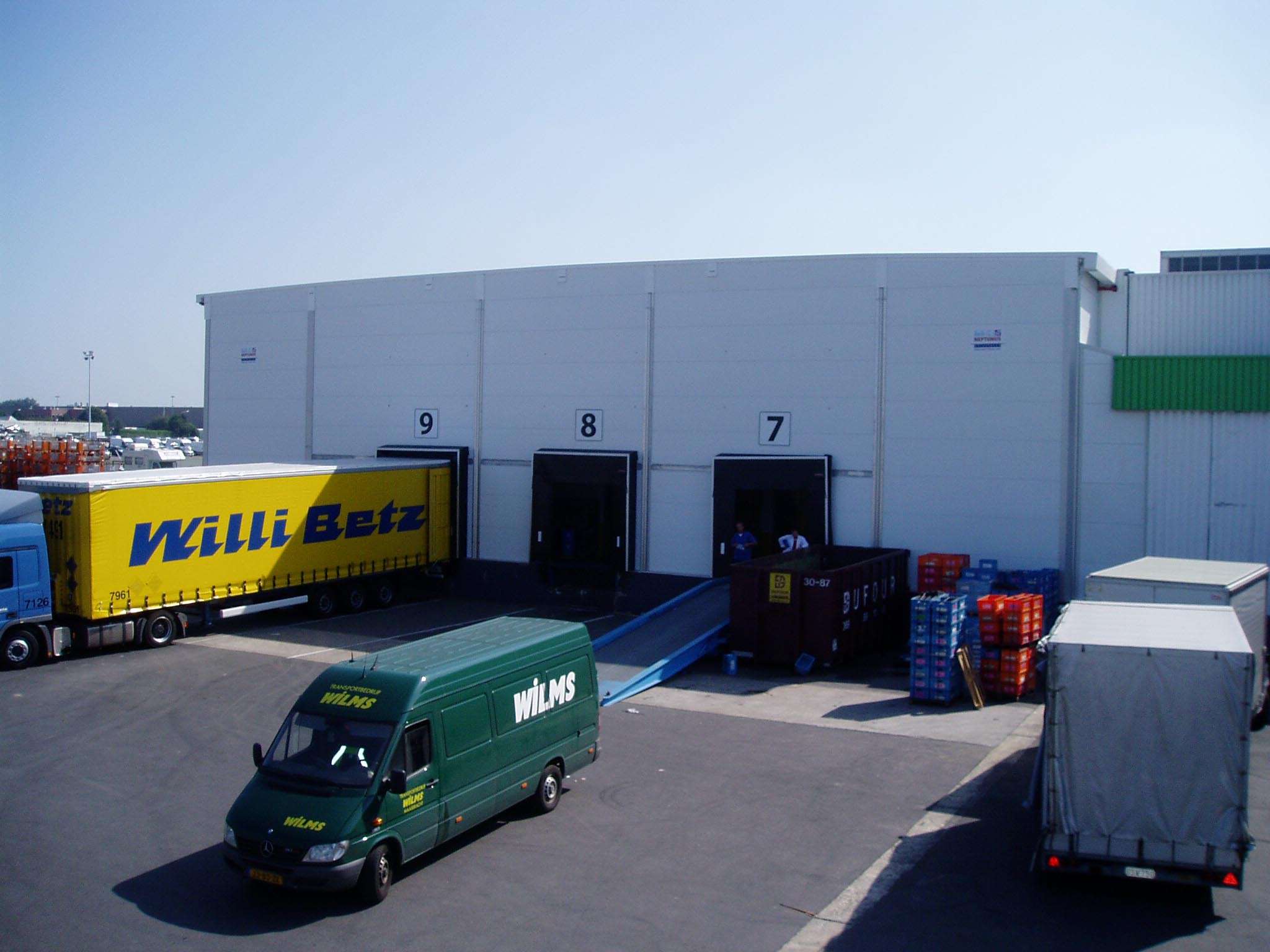 Neptunus builds temporary warehouse for Valeo Lighting Neptunus