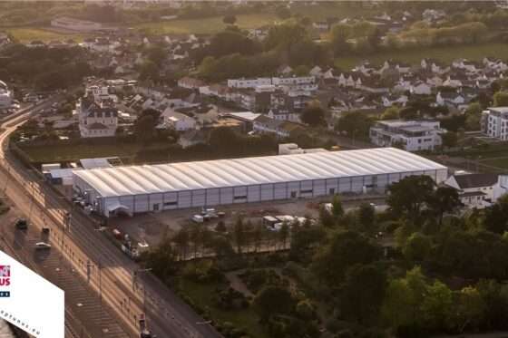 Neptunus was appointed by J3 Limited to build a temporary Covid-19 hospital in St. Helier (Jersey). In just 7 days Neptunus build an Evolution of 40x130 metres and 6 metres in height.